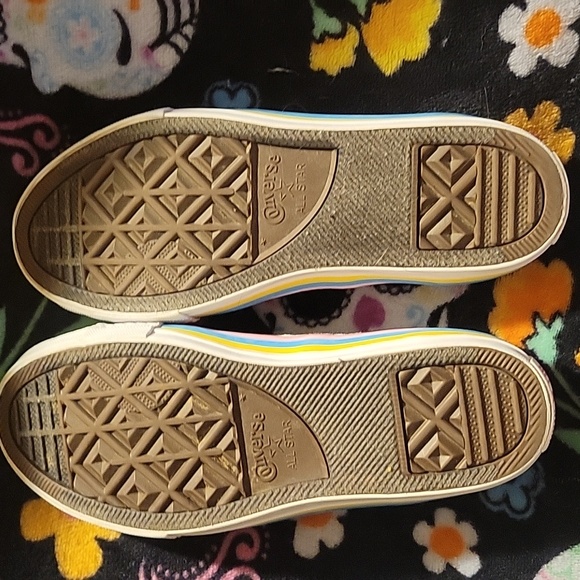 Converse shoes - Picture 3 of 4